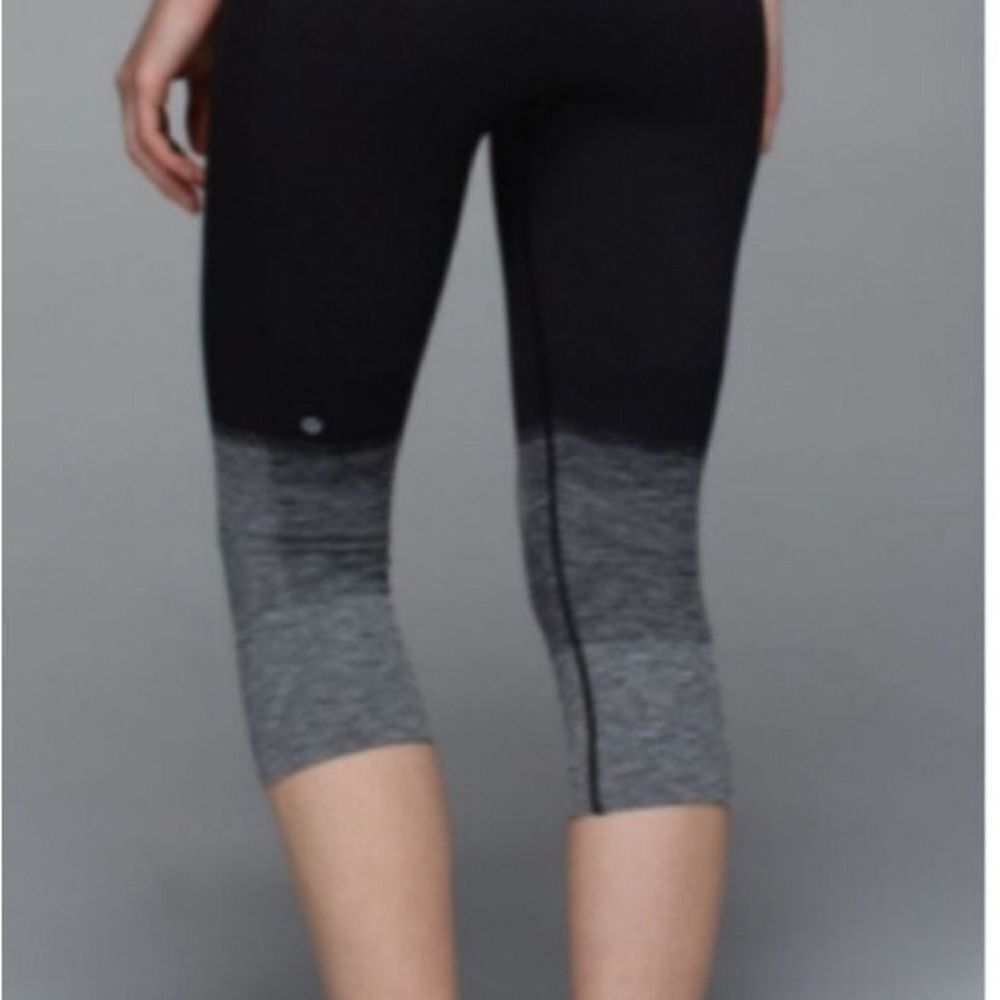 Lululemon Womens Seamlessly Street Crop Hombre Black Grey Size Small Active Yoga
